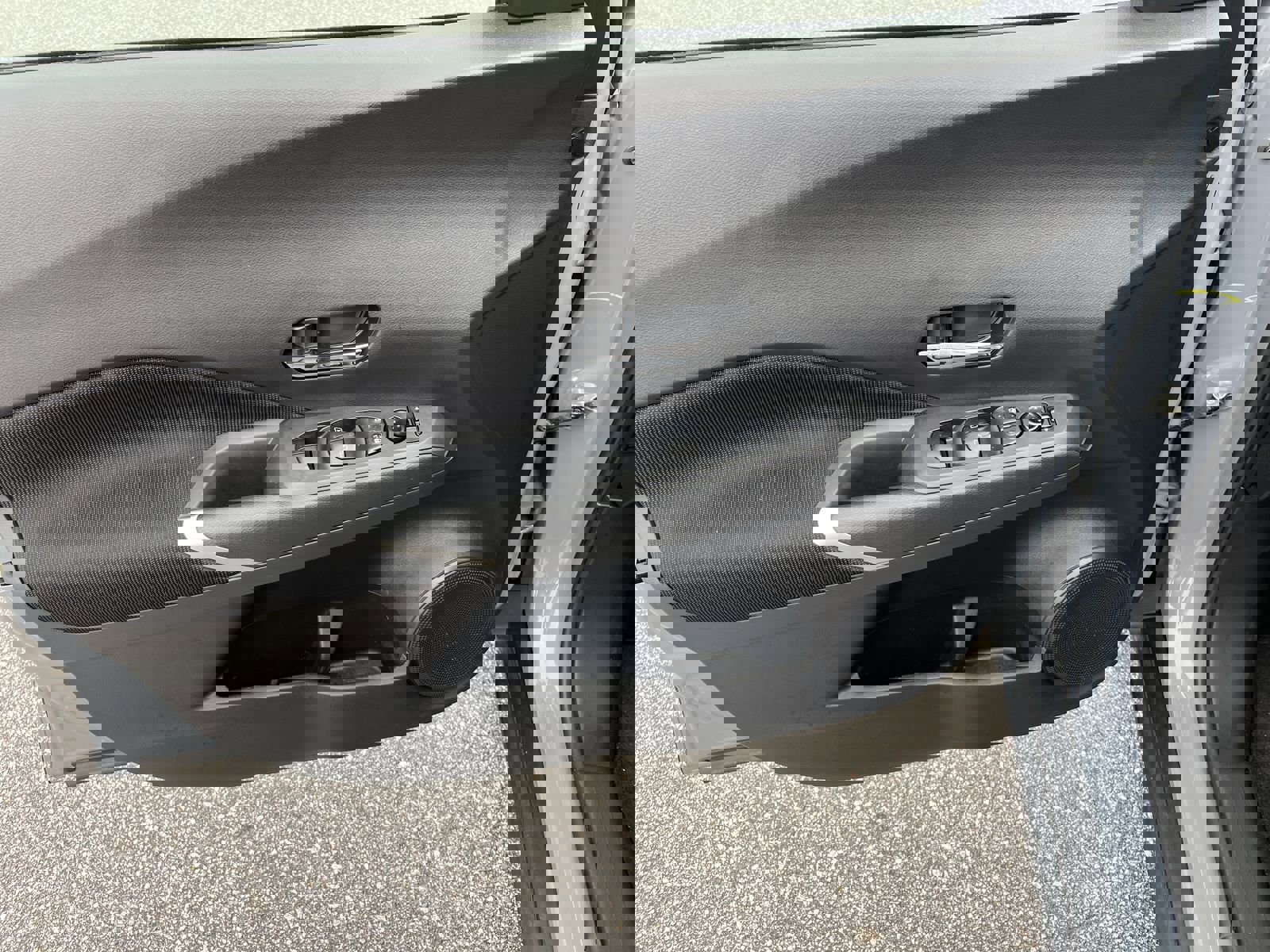 Used 2023 Nissan Kicks SV image 17