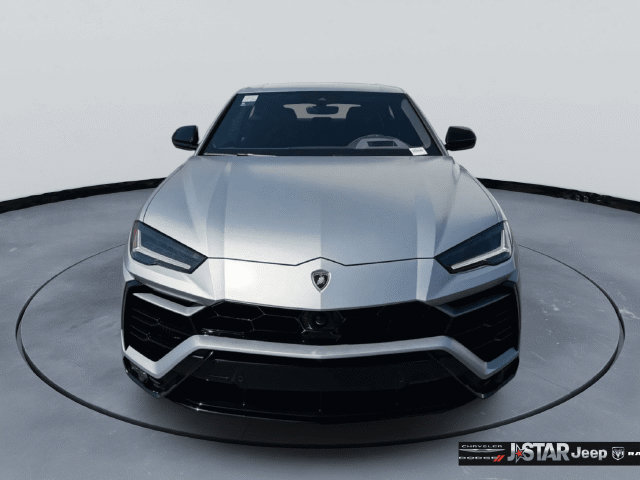 Used 2022 Lamborghini Urus AWD/4WD image 2