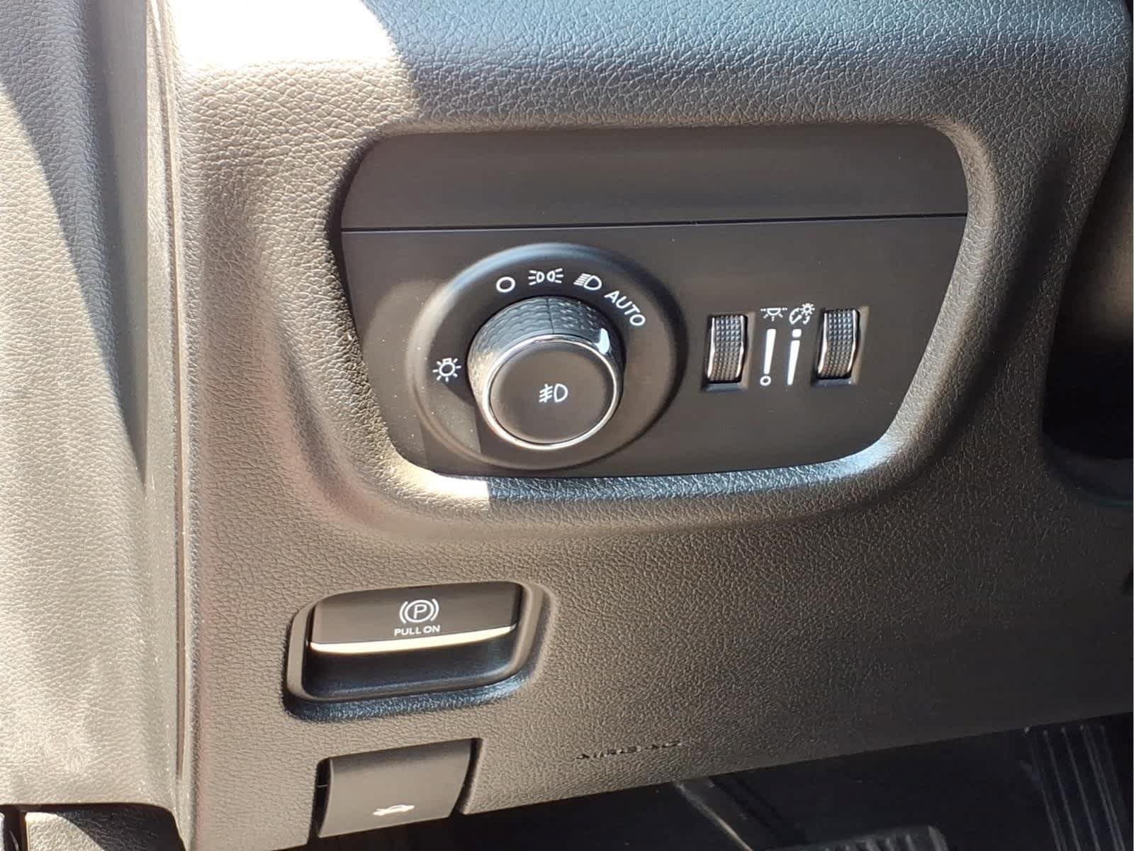 Used 2023 Jeep Grand Cherokee L Limited AWD/4WD image 13