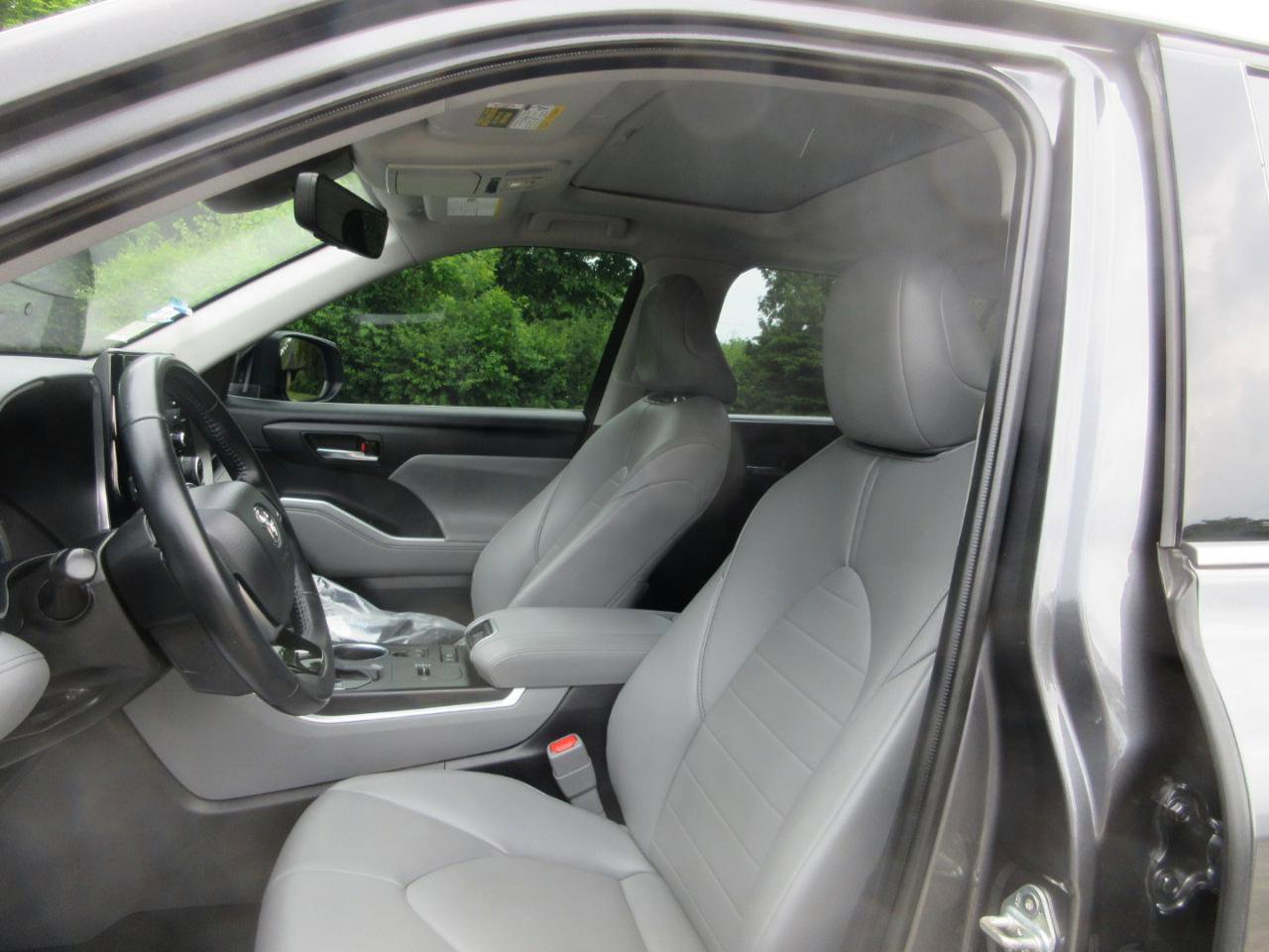 Used 2021 Toyota Highlander XLE FWD image 35