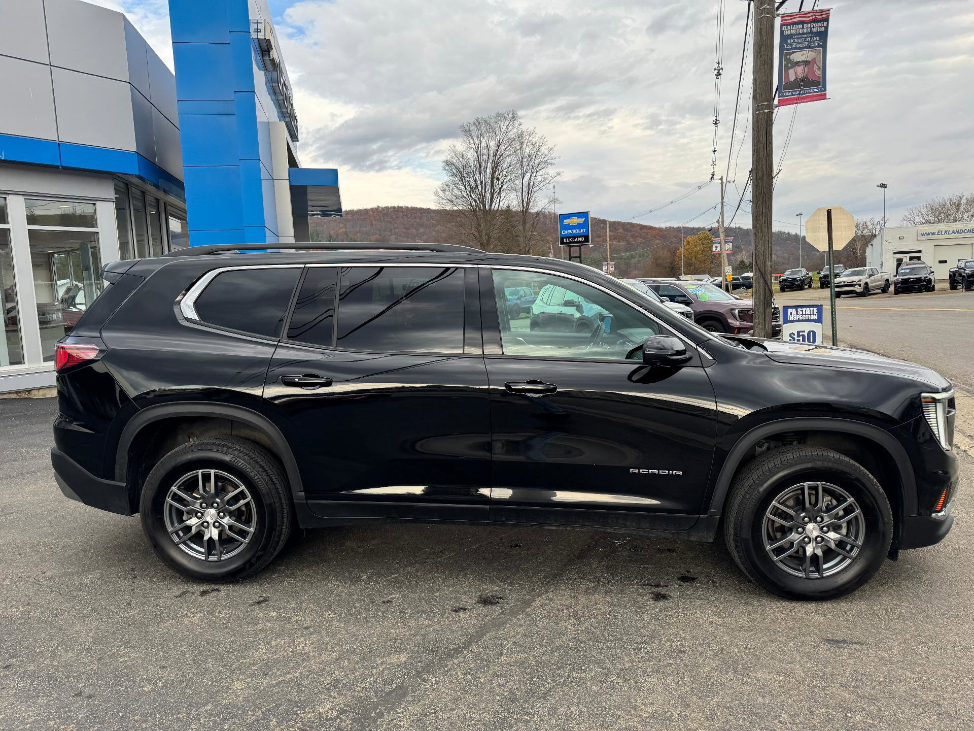 Used 2025 GMC Acadia Elevation image 9