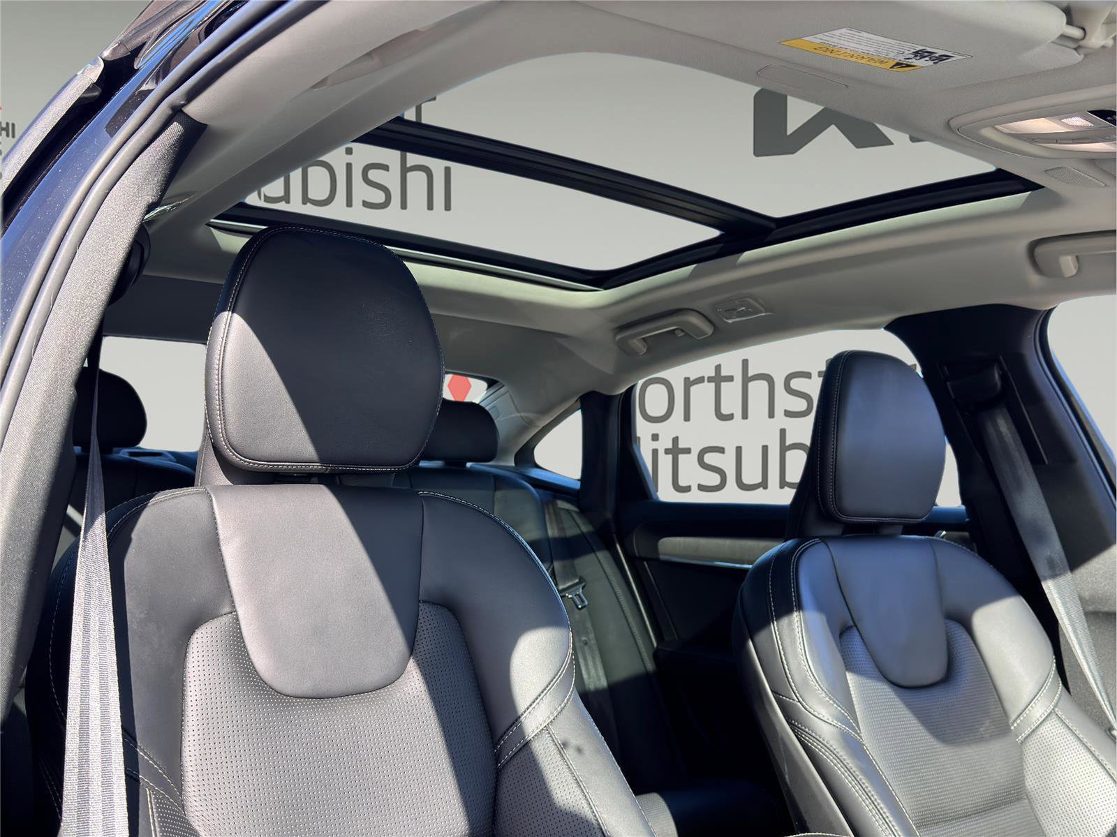 Used 2022 Volvo S90 B6 Inscription w/ Advanced Package image 23