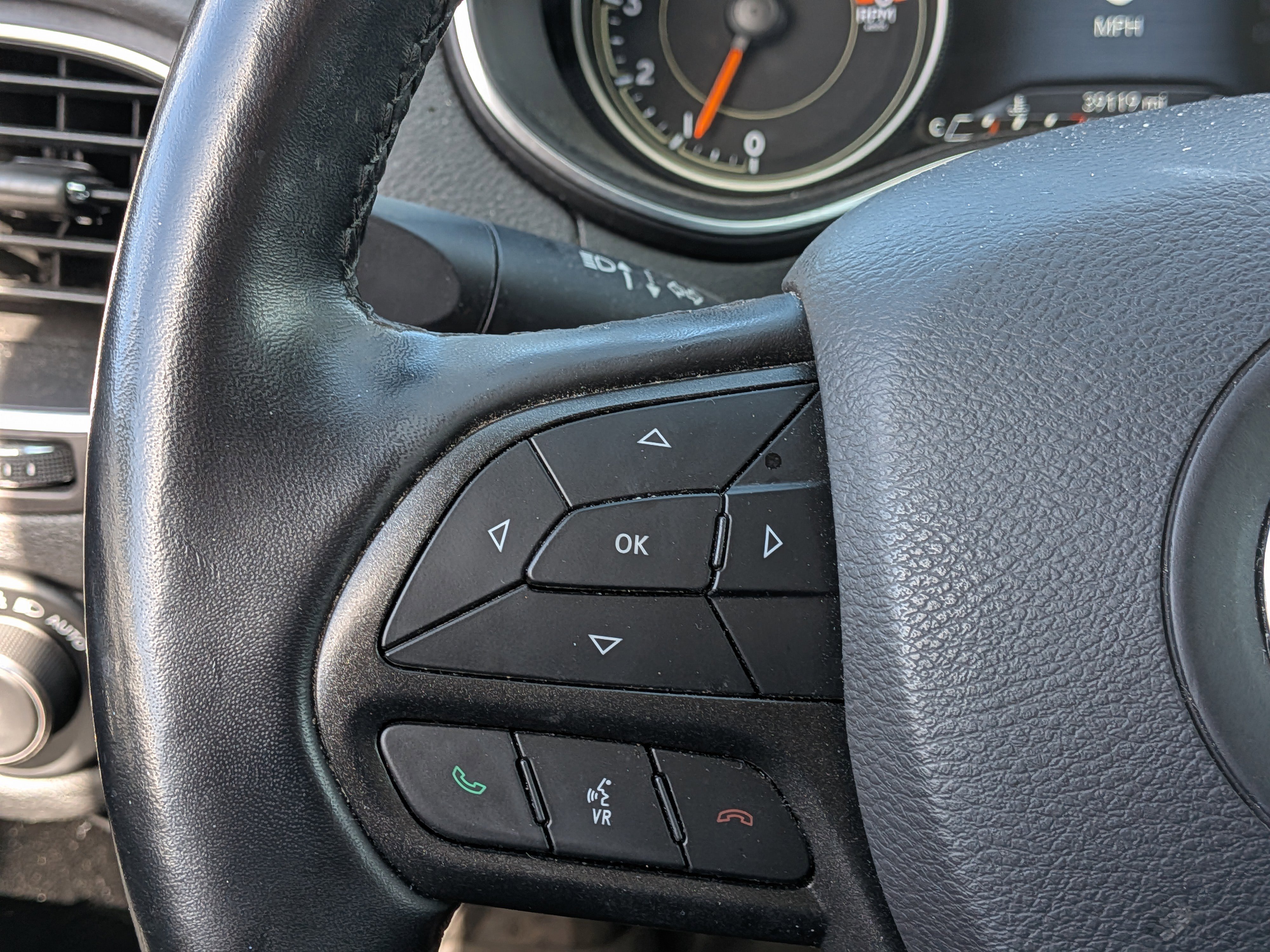 Used 2020 Jeep Cherokee Trailhawk AWD/4WD image 23