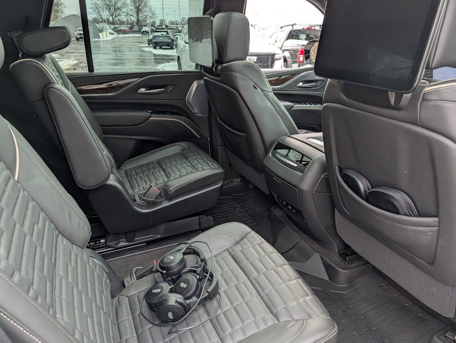 Certified 2024 Cadillac Escalade Sport Platinum w/ LPO, ONYX Package image 36