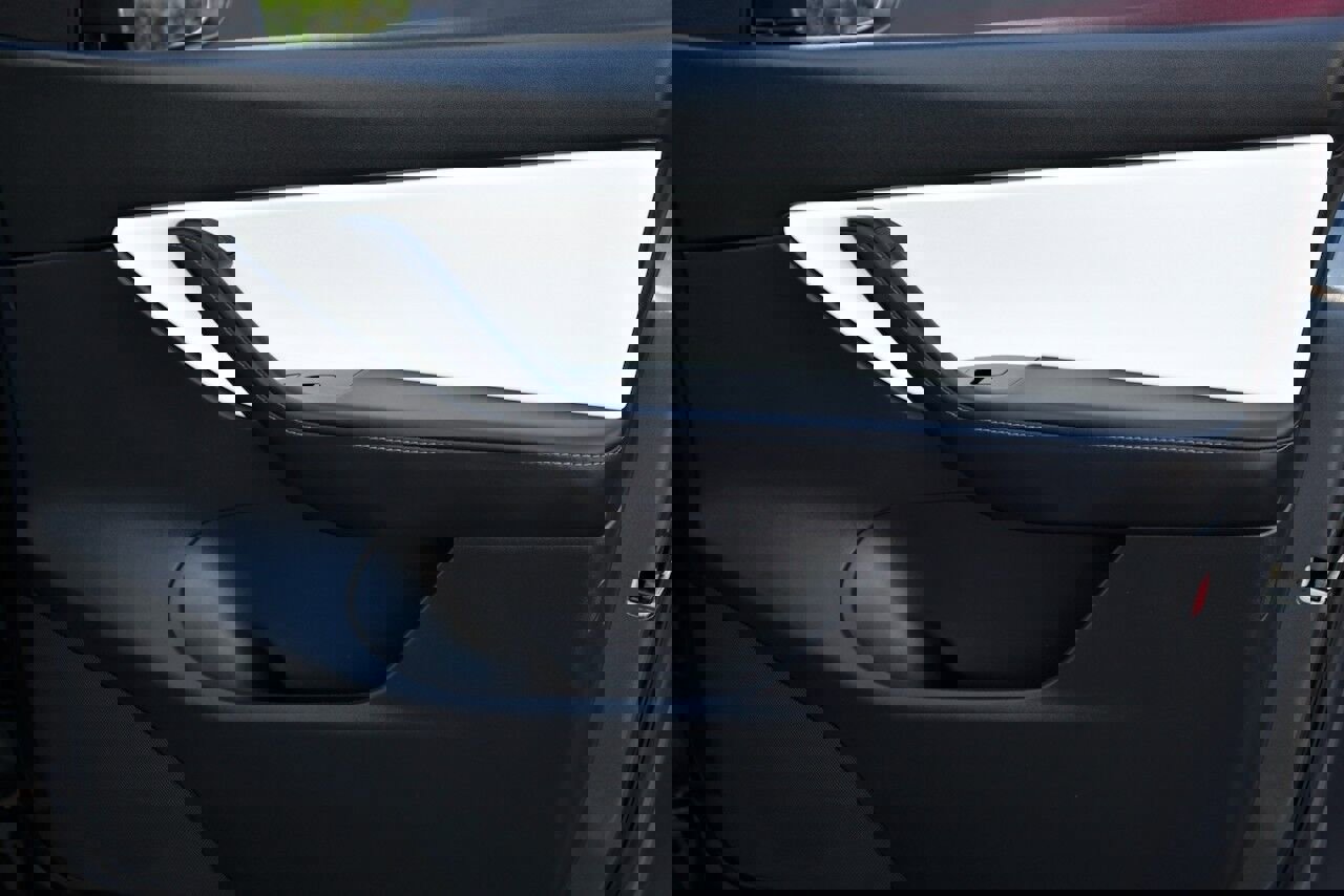 Used 2021 Tesla Model Y Long Range image 18