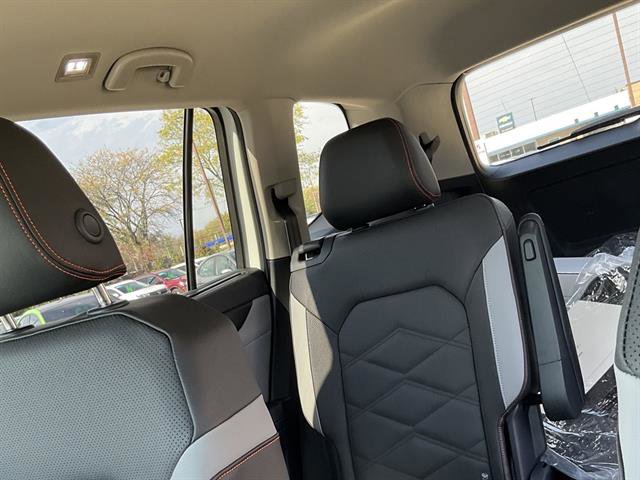 New 2026 Volkswagen Atlas Peak Edition image 9