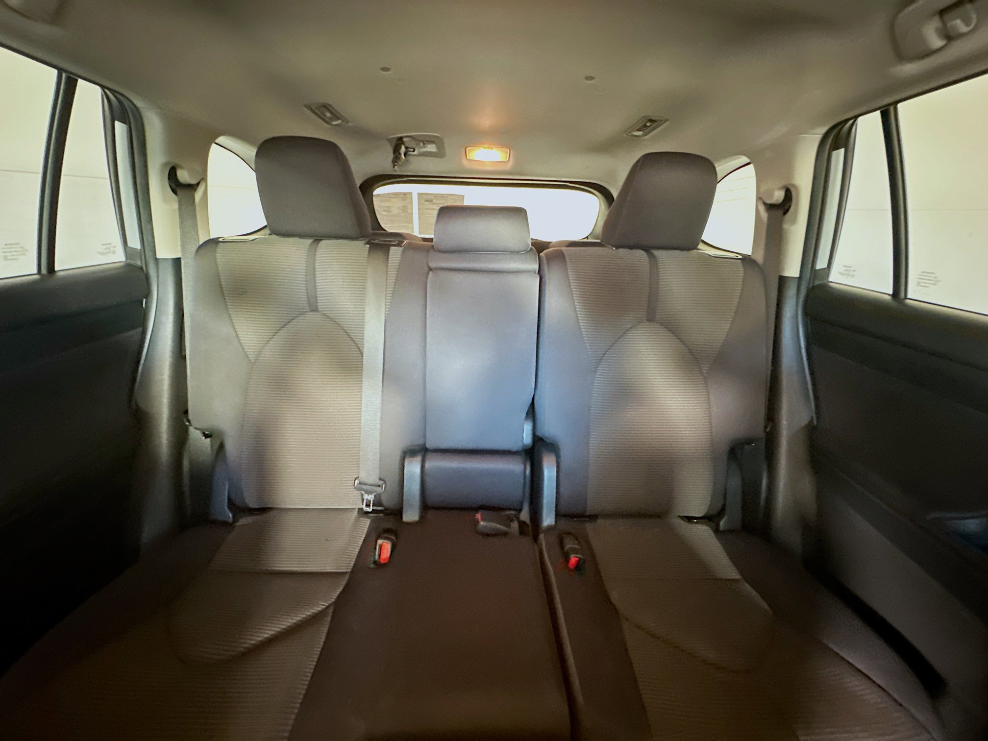 Used 2024 Toyota Highlander LE image 30