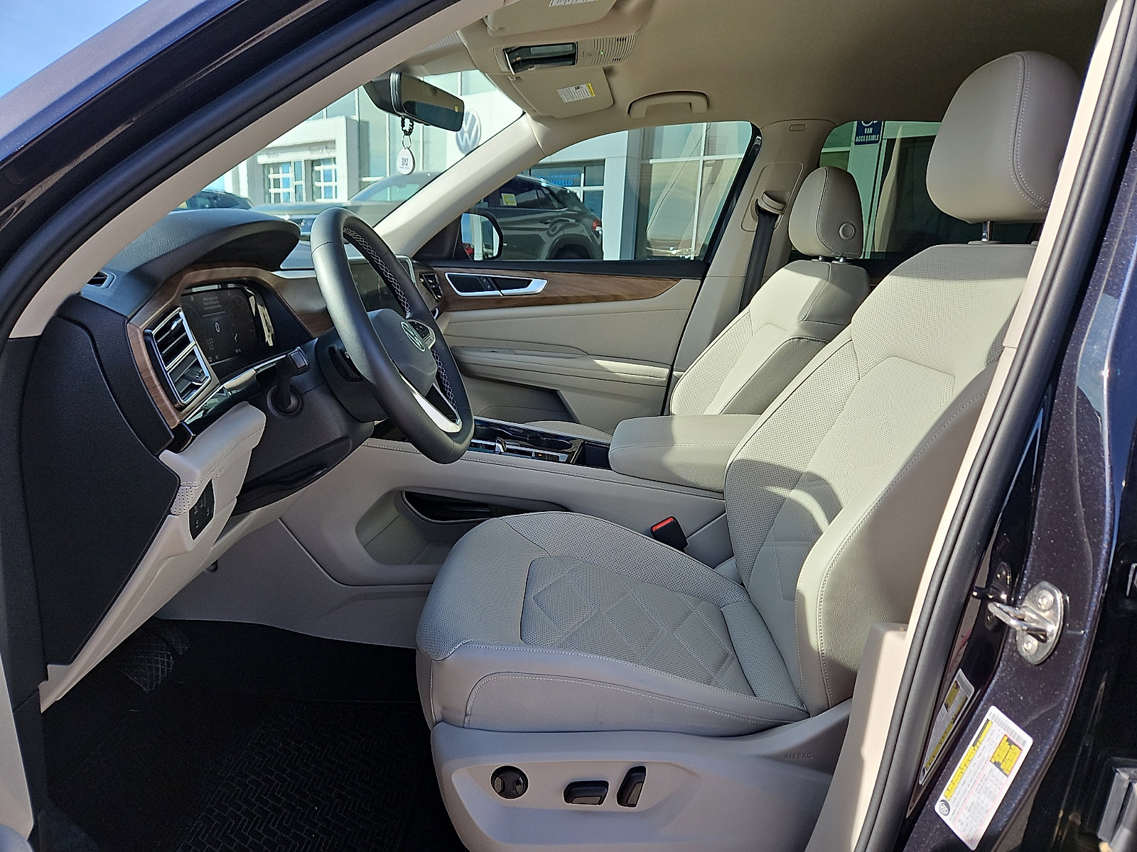 Used 2024 Volkswagen Atlas SE w/ Black Wheel Package image 11