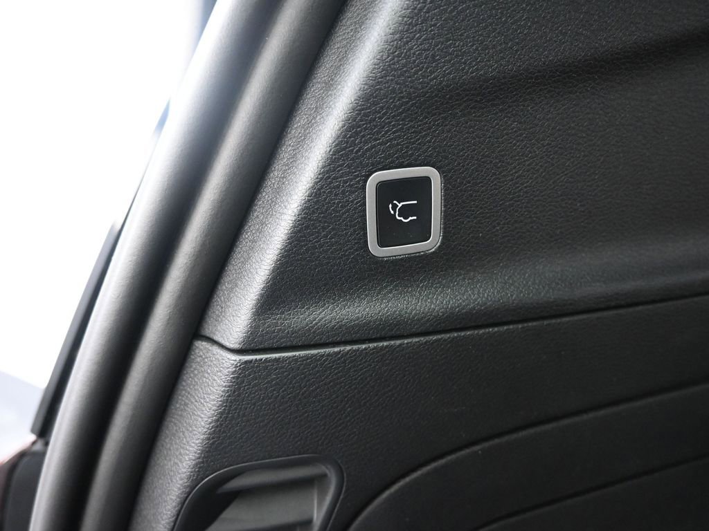 Used 2023 Chrysler Pacifica Pinnacle image 16