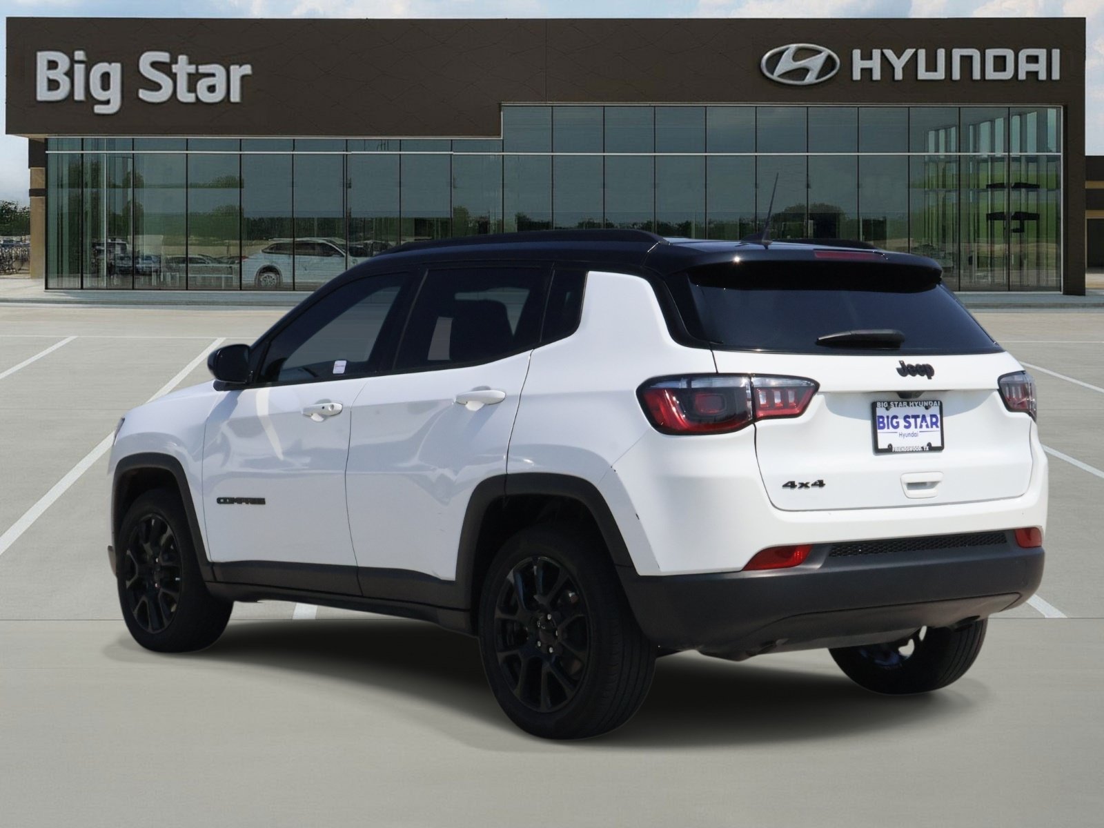 Used 2023 Jeep Compass Latitude AWD/4WD image 3