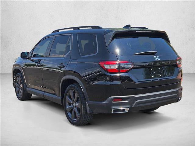 Used 2025 Honda Pilot Sport image 7