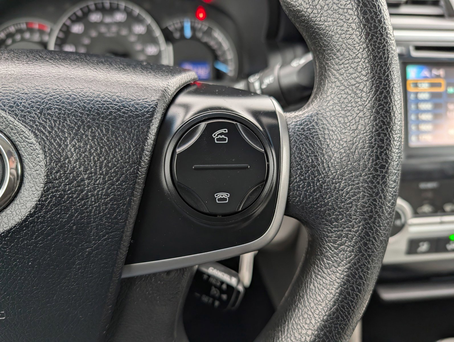 Used 2013 Toyota Camry LE image 25