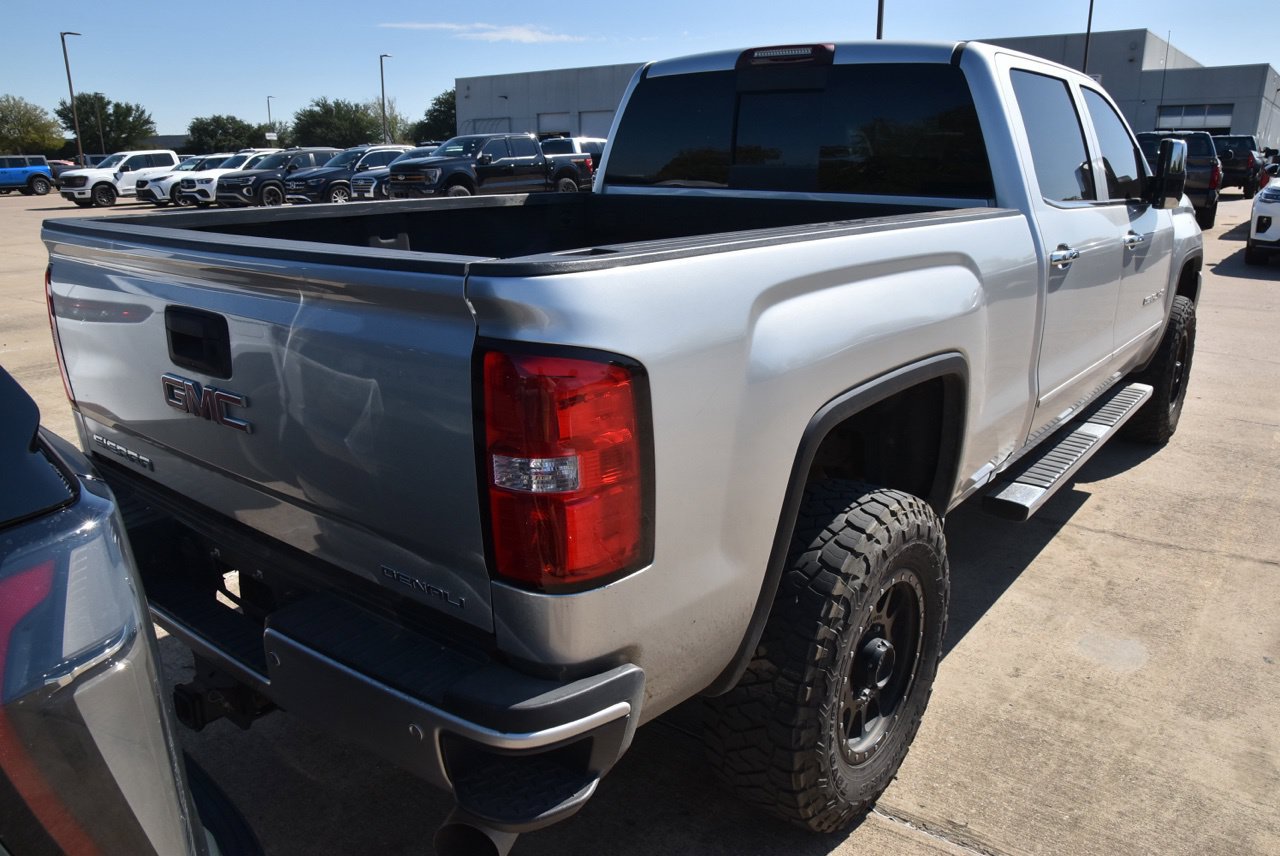 Used 2019 GMC Sierra 2500 Denali w/ Duramax Plus Package AWD/4WD image 6