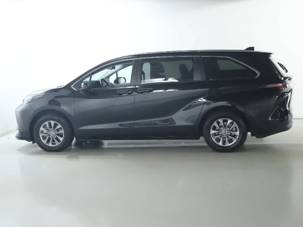 Certified 2026 Toyota Sienna LE AWD/4WD image 34