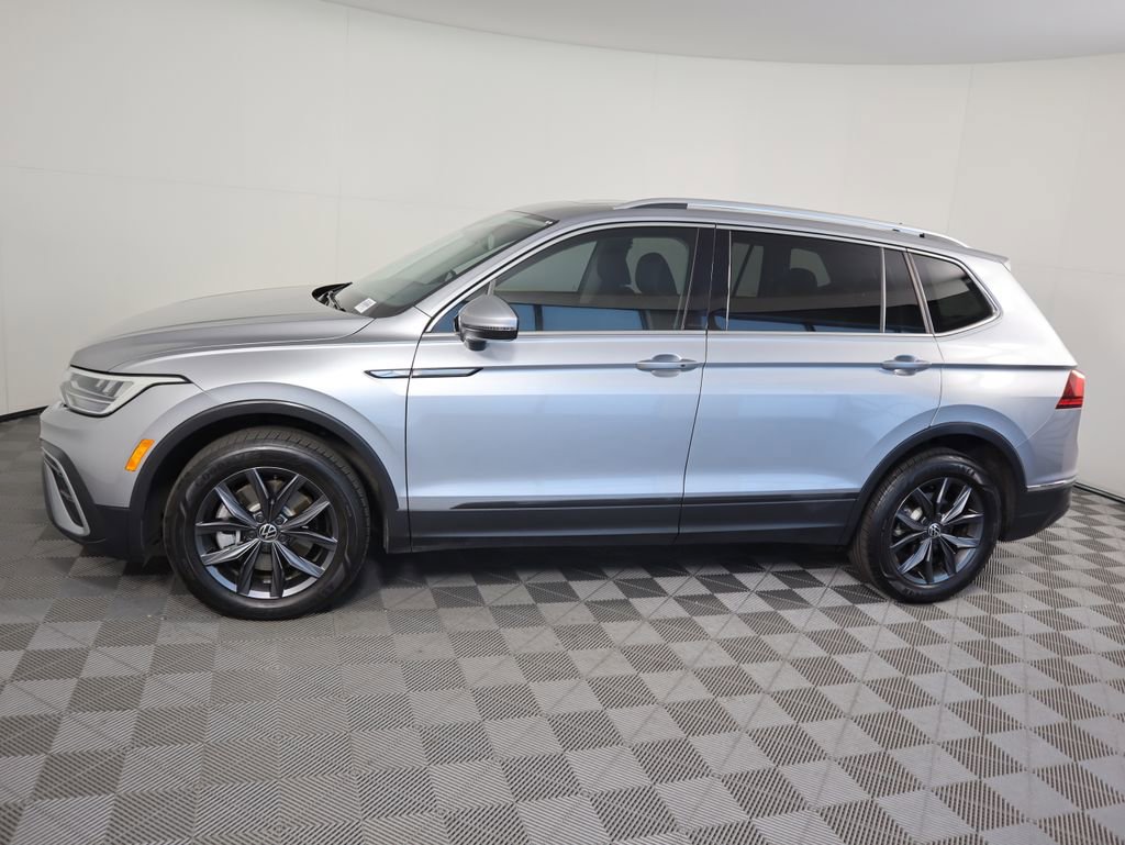 Used 2022 Volkswagen Tiguan SE w/ Panoramic Sunroof Package image 8