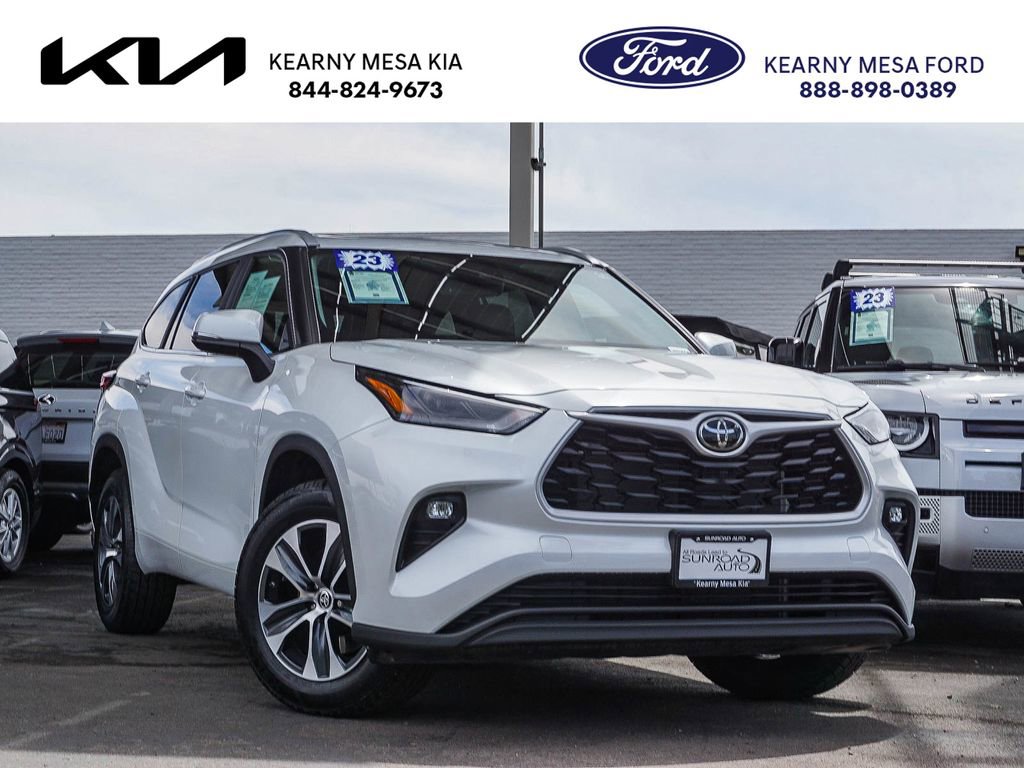Used 2023 Toyota Highlander XLE FWD image 1