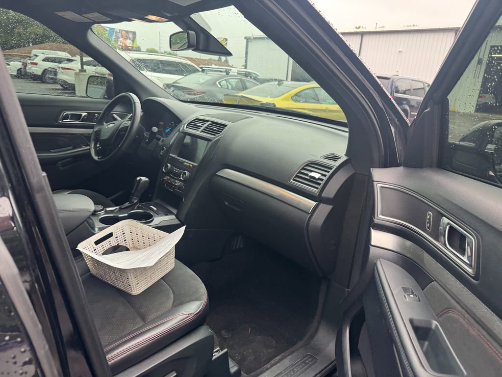 Used 2019 Ford Explorer XLT w/ Equipment Group 202A image 7