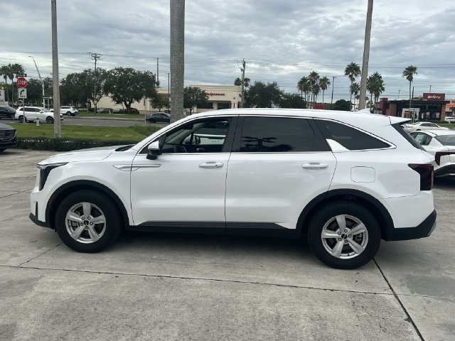 Certified 2025 Kia Sorento LX FWD image 9