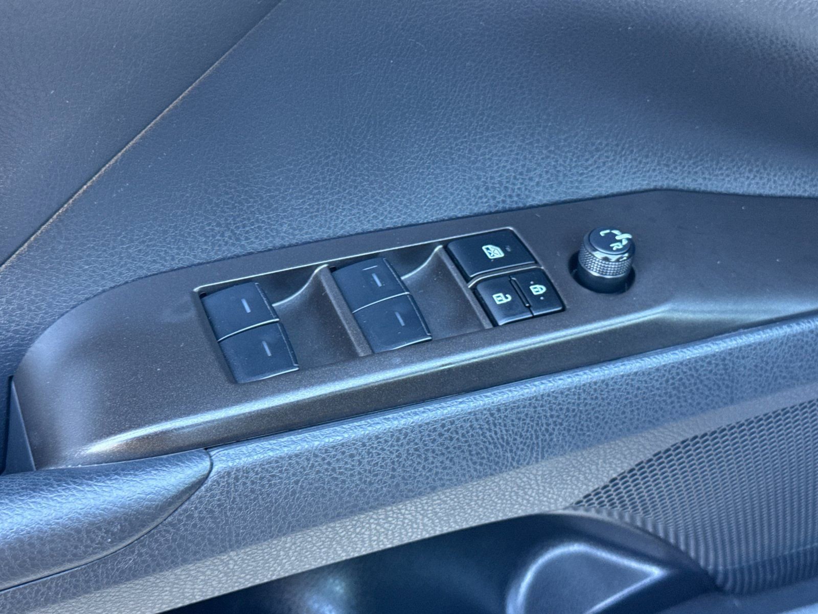 Used 2024 Toyota Camry SE image 11