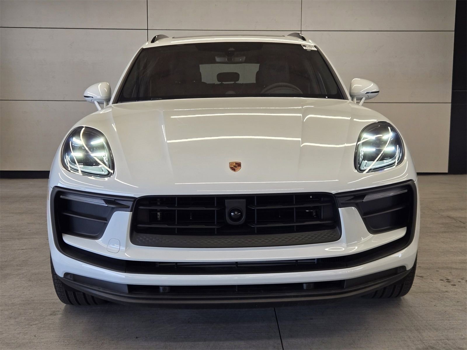 Used 2025 Porsche Macan Base image 27