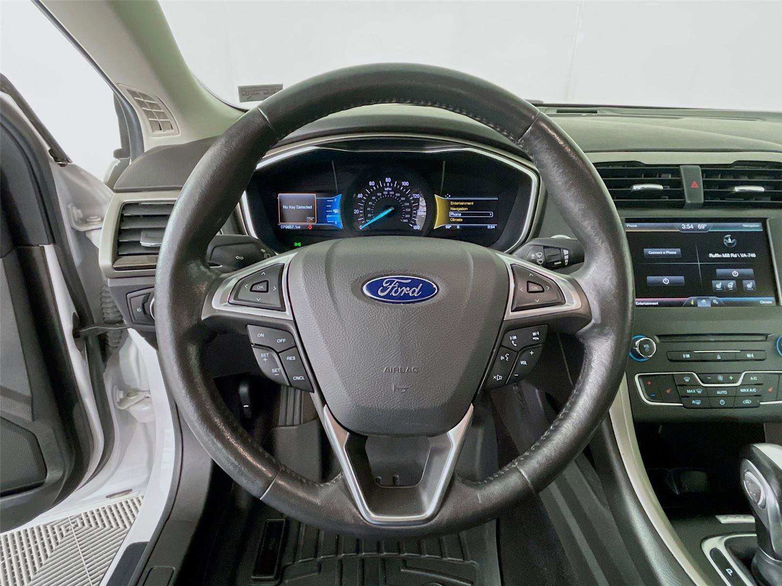 Used 2016 Ford Fusion SE w/ Equipment Group 202A FWD image 14