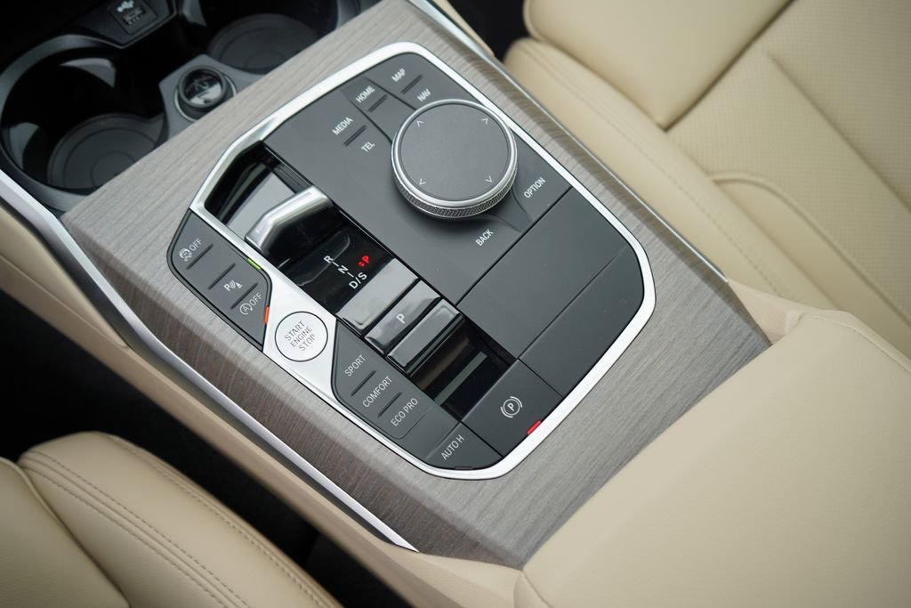 Used 2025 BMW 330i xDrive Sedan w/ Premium Package image 19