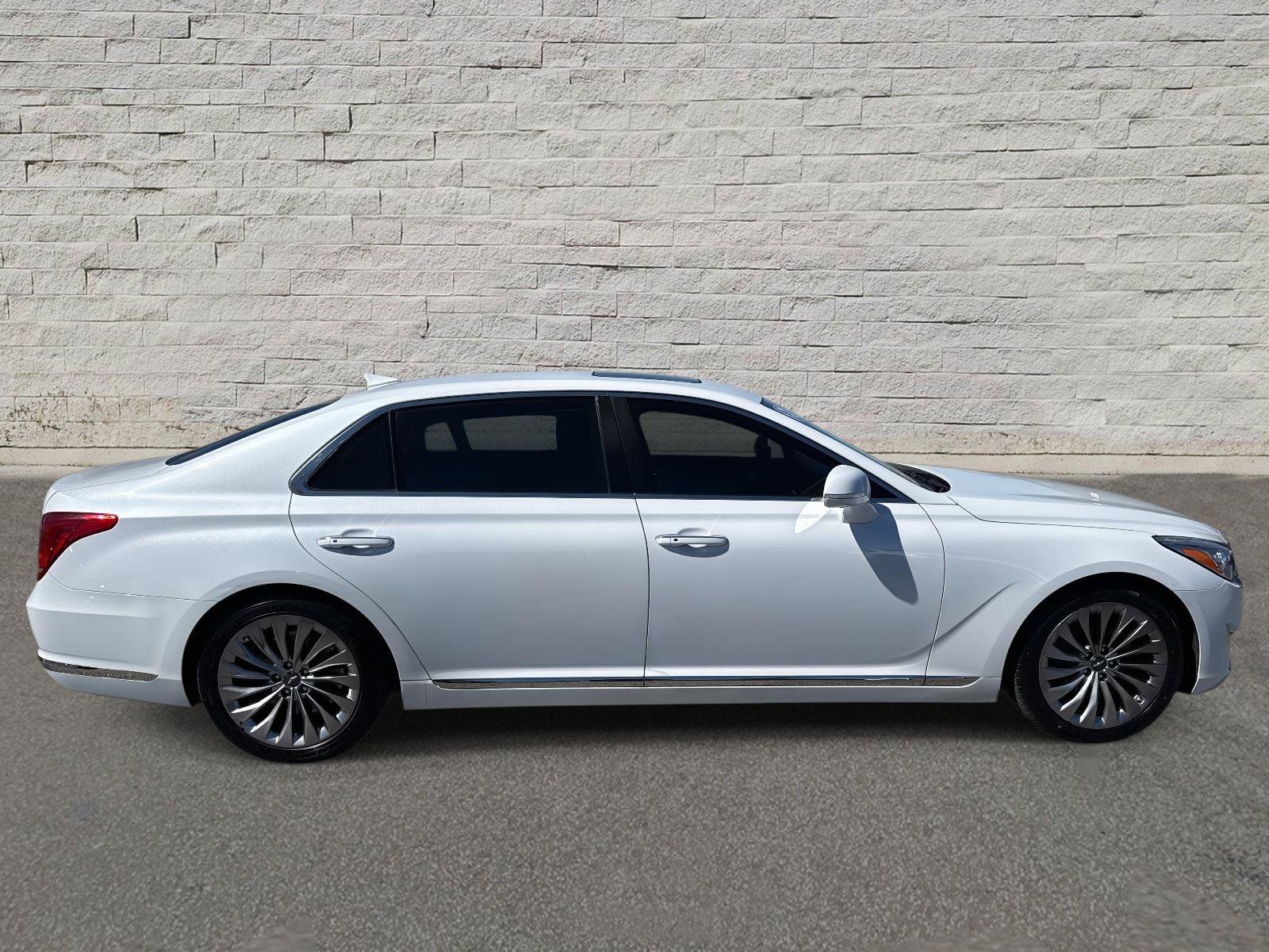 Used 2017 Genesis G90 3.3T Premium image 2