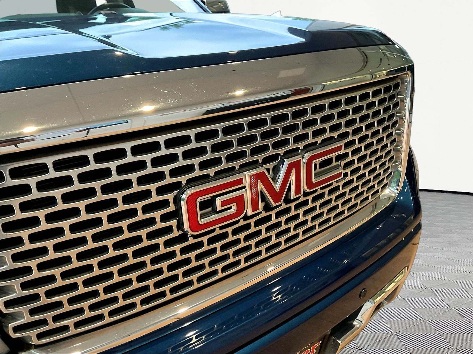 Used 2015 GMC Sierra 1500 Denali w/ Driver Alert Package AWD/4WD image 32