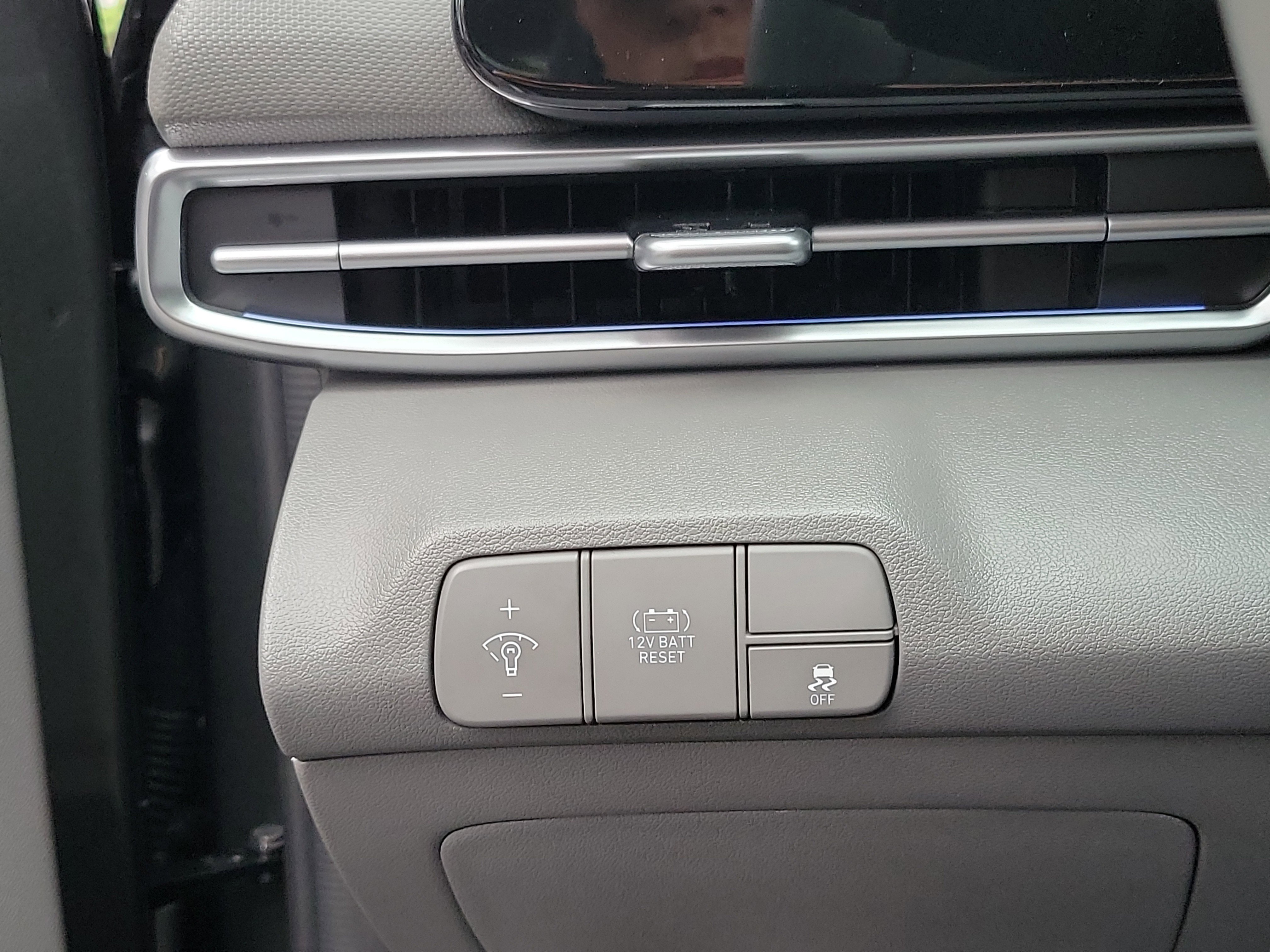 Certified 2025 Hyundai Elantra SEL FWD image 14