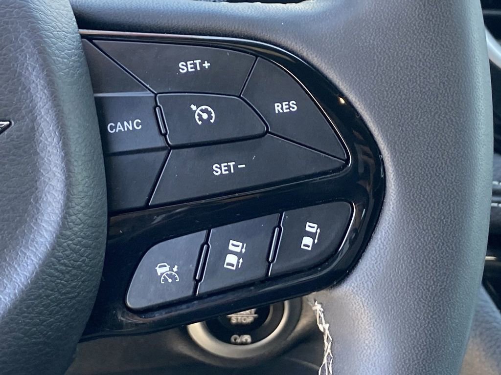 Used 2024 Chrysler Pacifica Touring FWD image 27