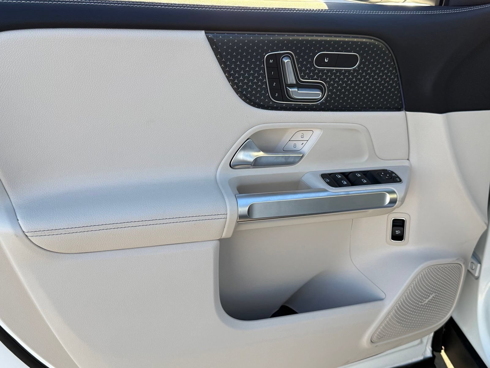 New 2026 Mercedes-Benz GLB 250 image 15