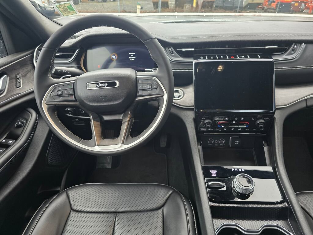 Used 2024 Jeep Grand Cherokee L Limited w/ Luxury Tech Group II image 16