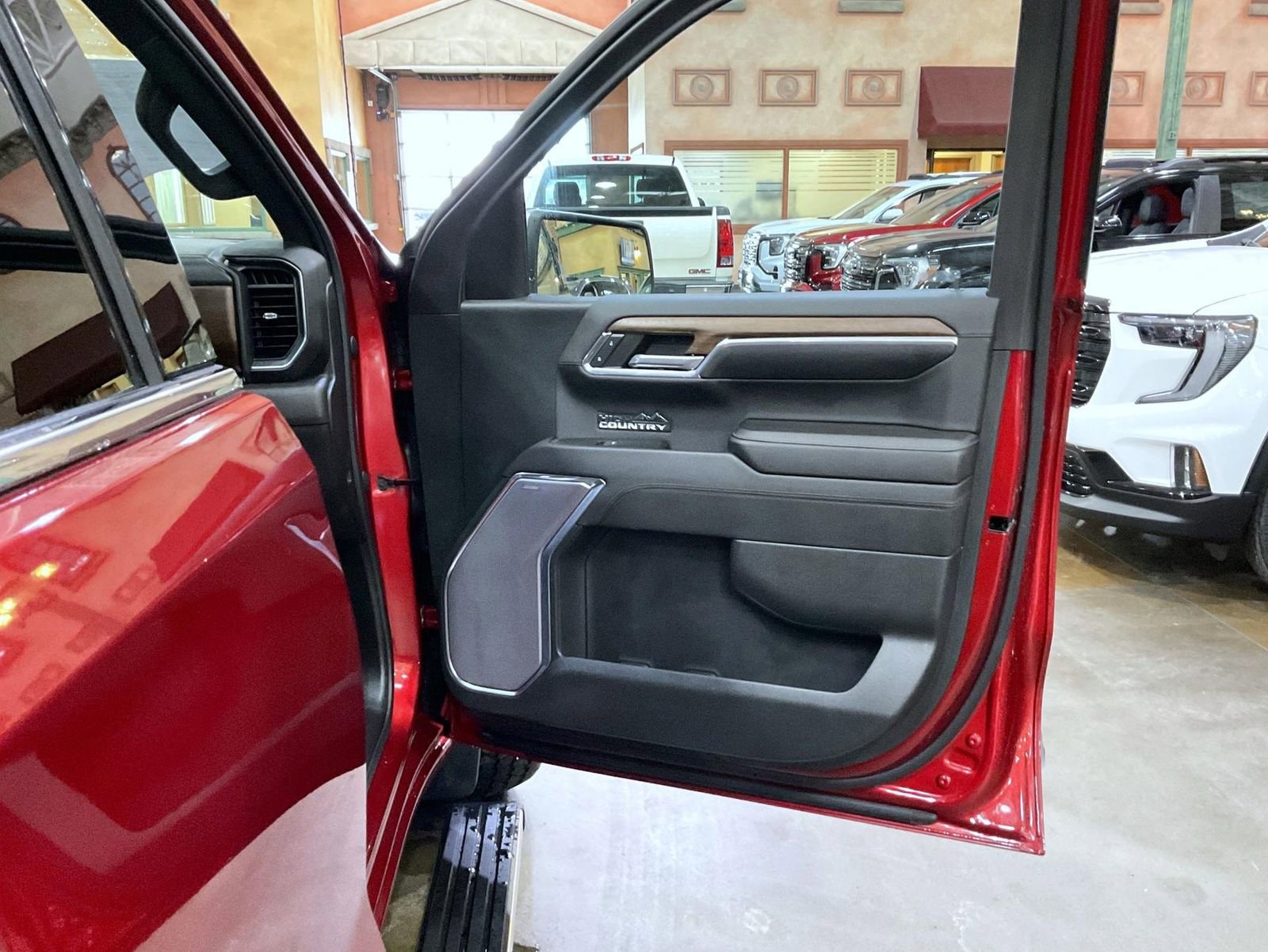 Certified 2023 Chevrolet Silverado 1500 High Country w/ Technology Package image 16