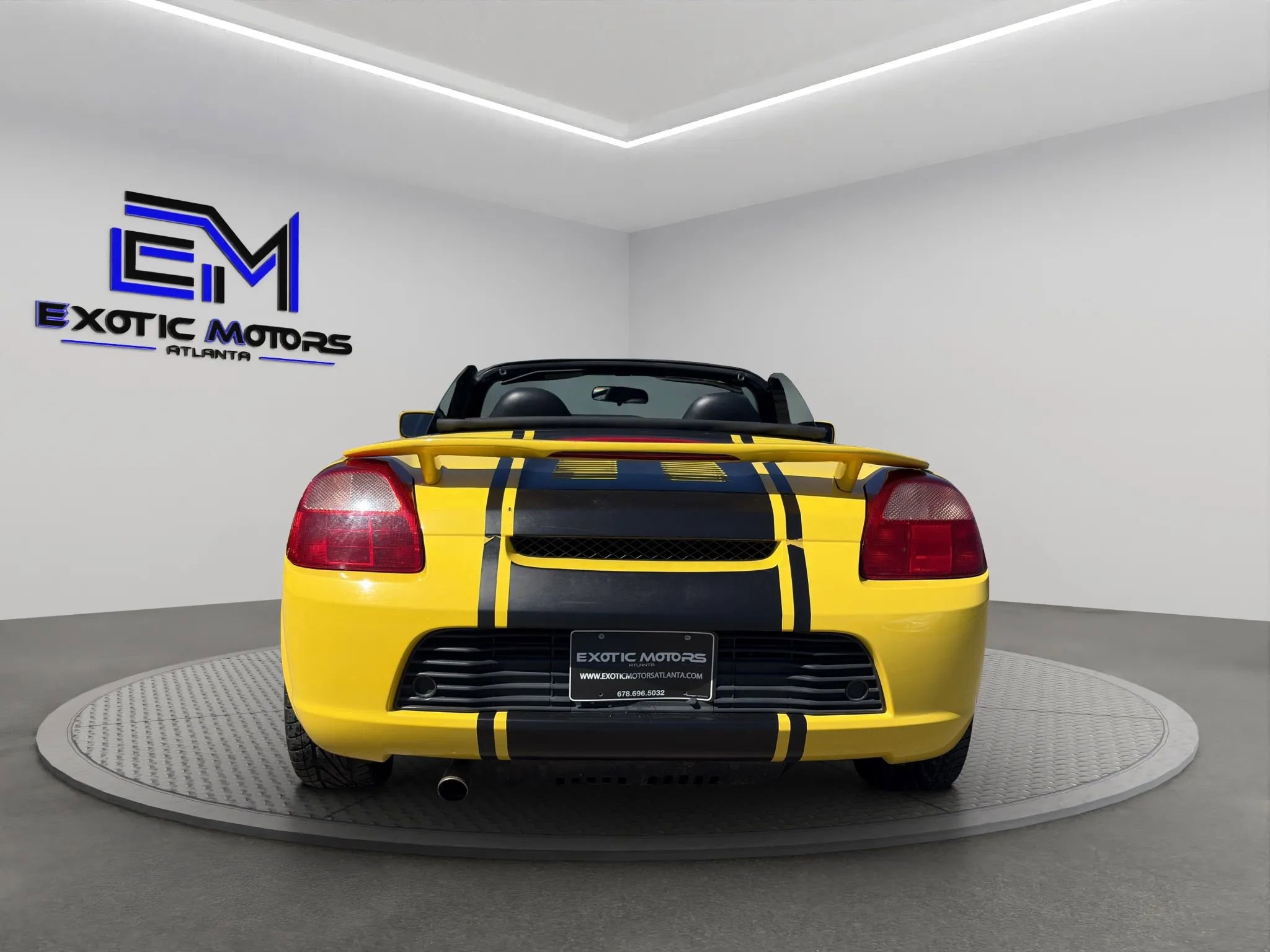 Used 2001 Toyota MR2 Spyder Convertible 2D image 4