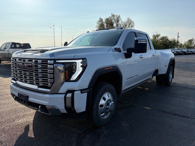 Used 2024 GMC Sierra 3500 Denali w/ Denali Reserve Package AWD/4WD image 3