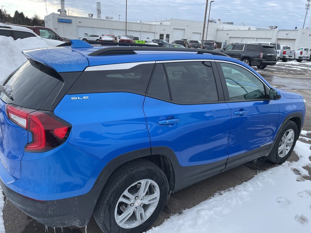 Used 2024 GMC Terrain SLE w/ Driver Convenience Package image 6