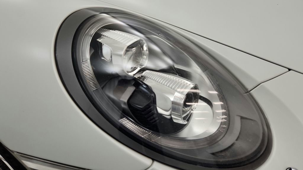 Used 2015 Porsche 911 Turbo S image 35