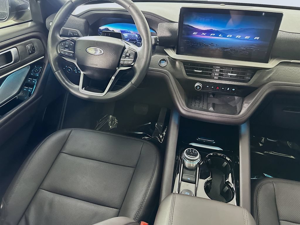 Used 2025 Ford Explorer Platinum w/ Ultimate Package RWD image 18