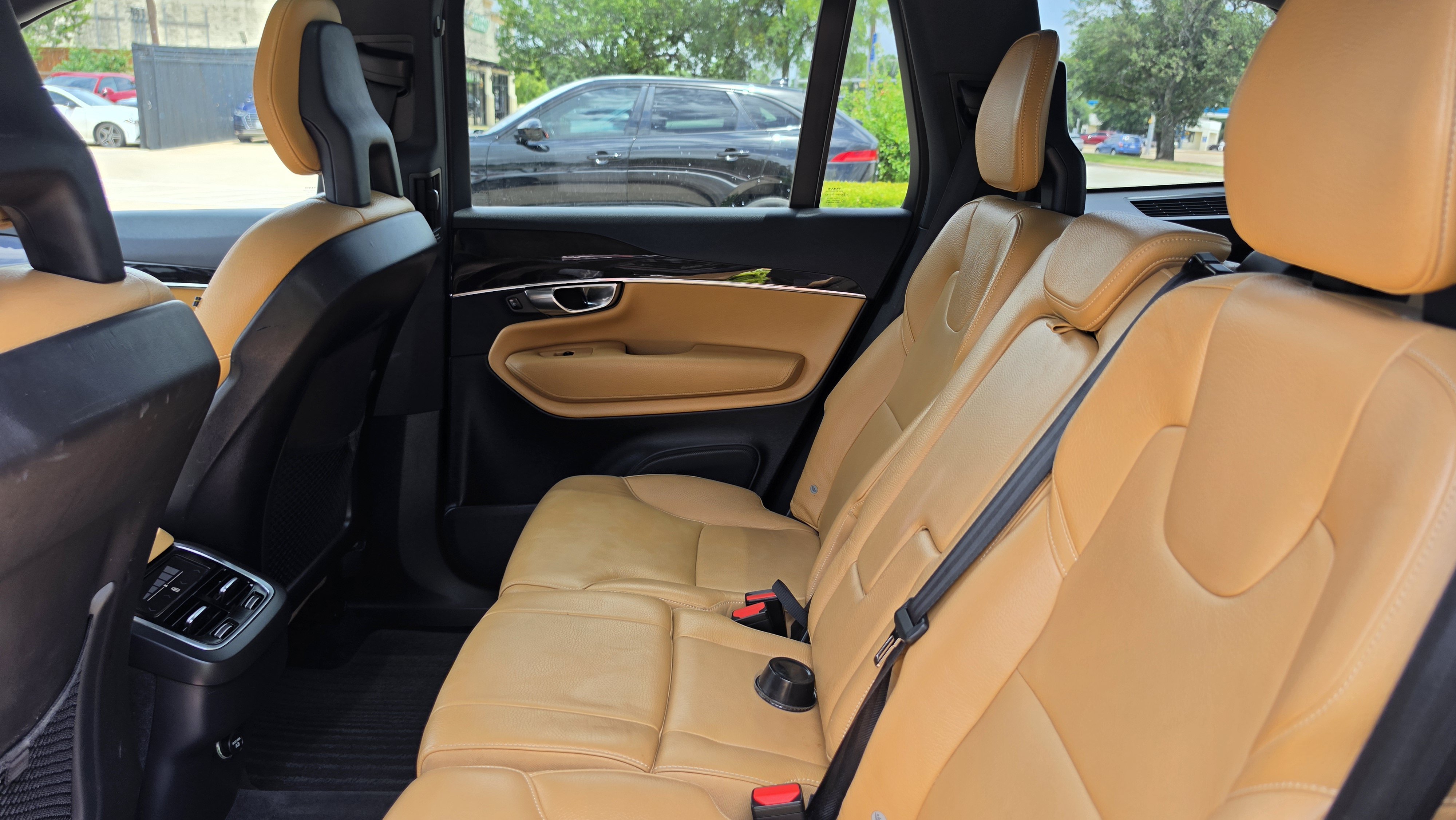 Used 2018 Volvo XC90 T6 Momentum w/ Convenience Package AWD/4WD image 22