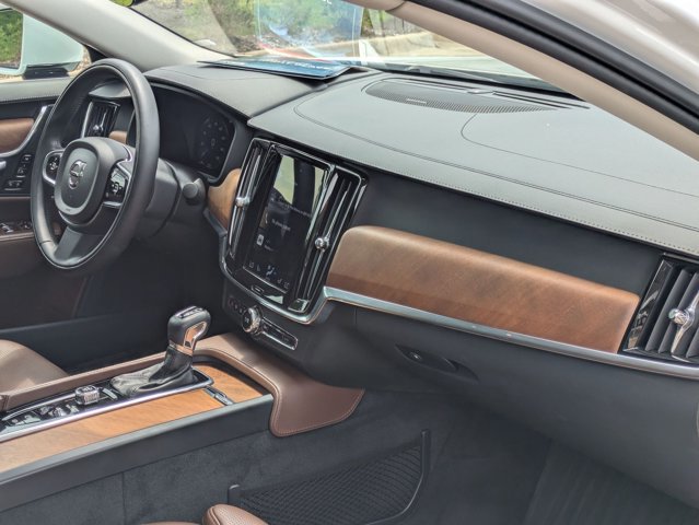 Used 2020 Volvo S90 T6 Inscription image 24