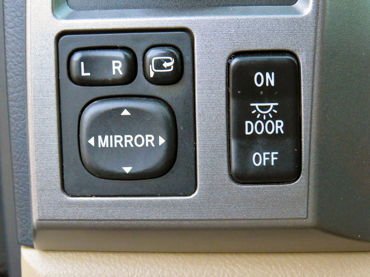 Used 2013 Toyota Sequoia Platinum image 29