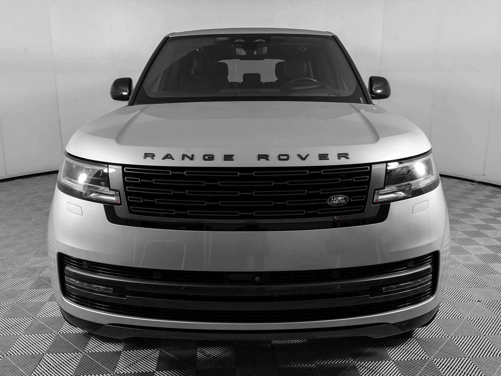 Used 2023 Land Rover Range Rover SE image 2