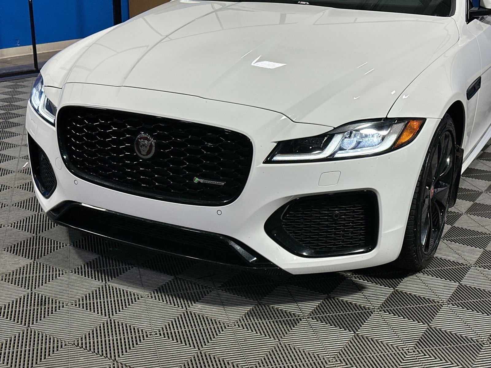 Used 2022 Jaguar XF R-Dynamic SE image 41