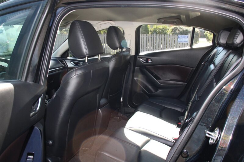 Used 2017 MAZDA MAZDA3 Touring FWD image 15