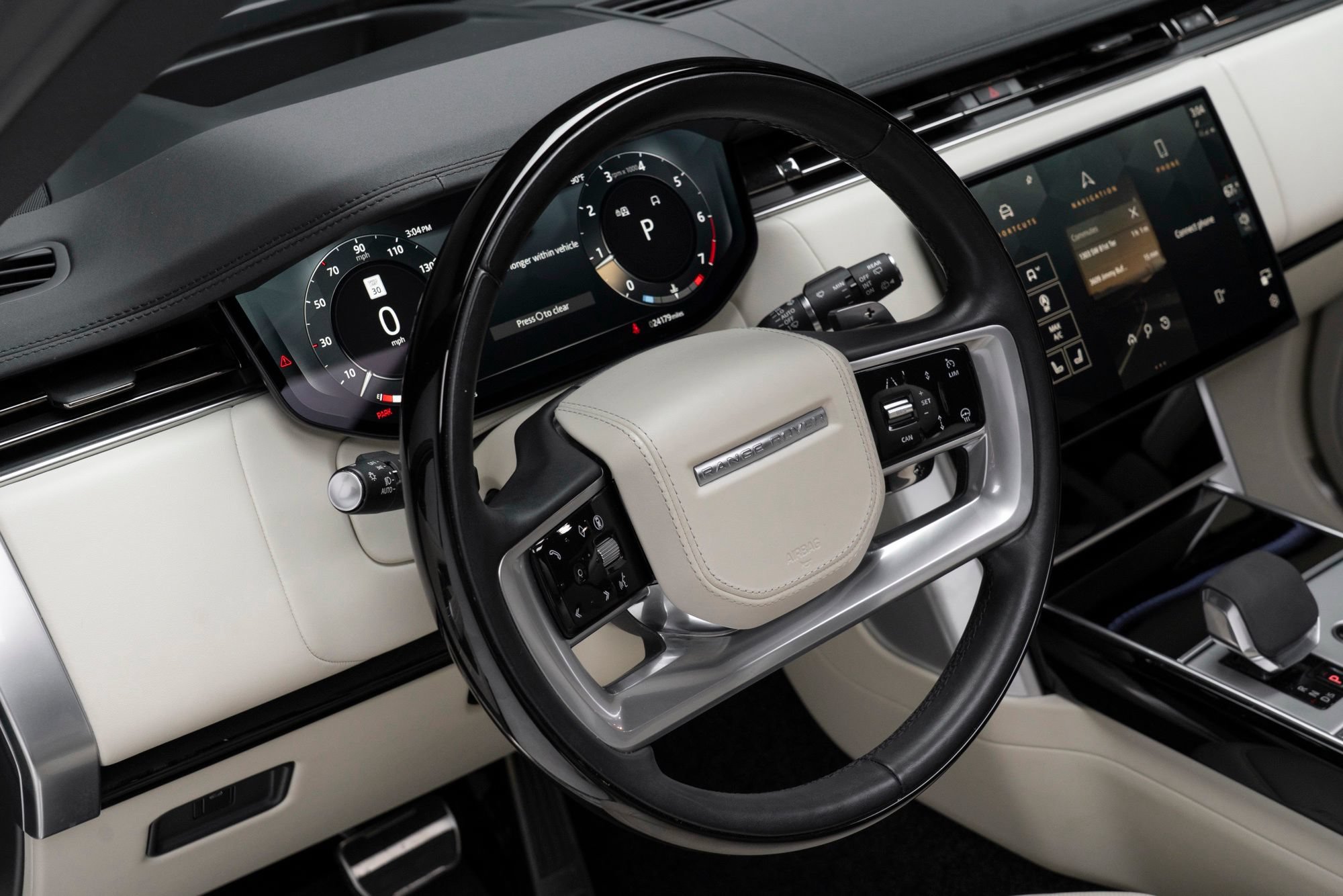 Used 2025 Land Rover Range Rover SE AWD/4WD image 17