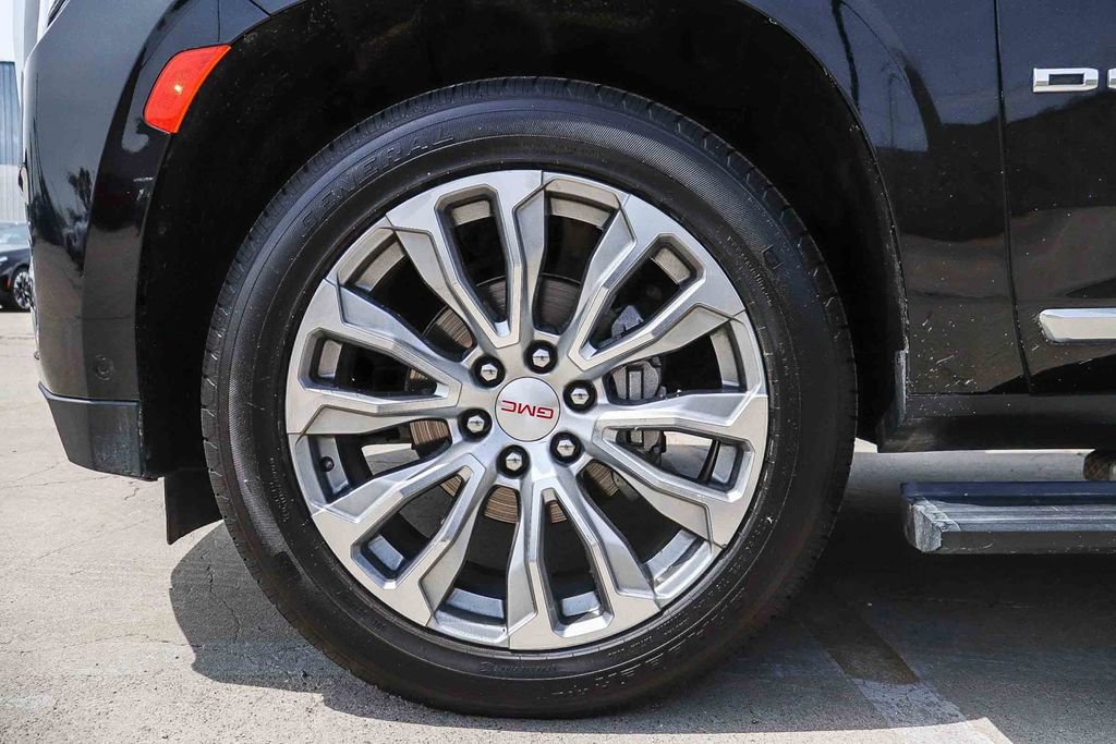 Used 2023 GMC Yukon Denali RWD image 13