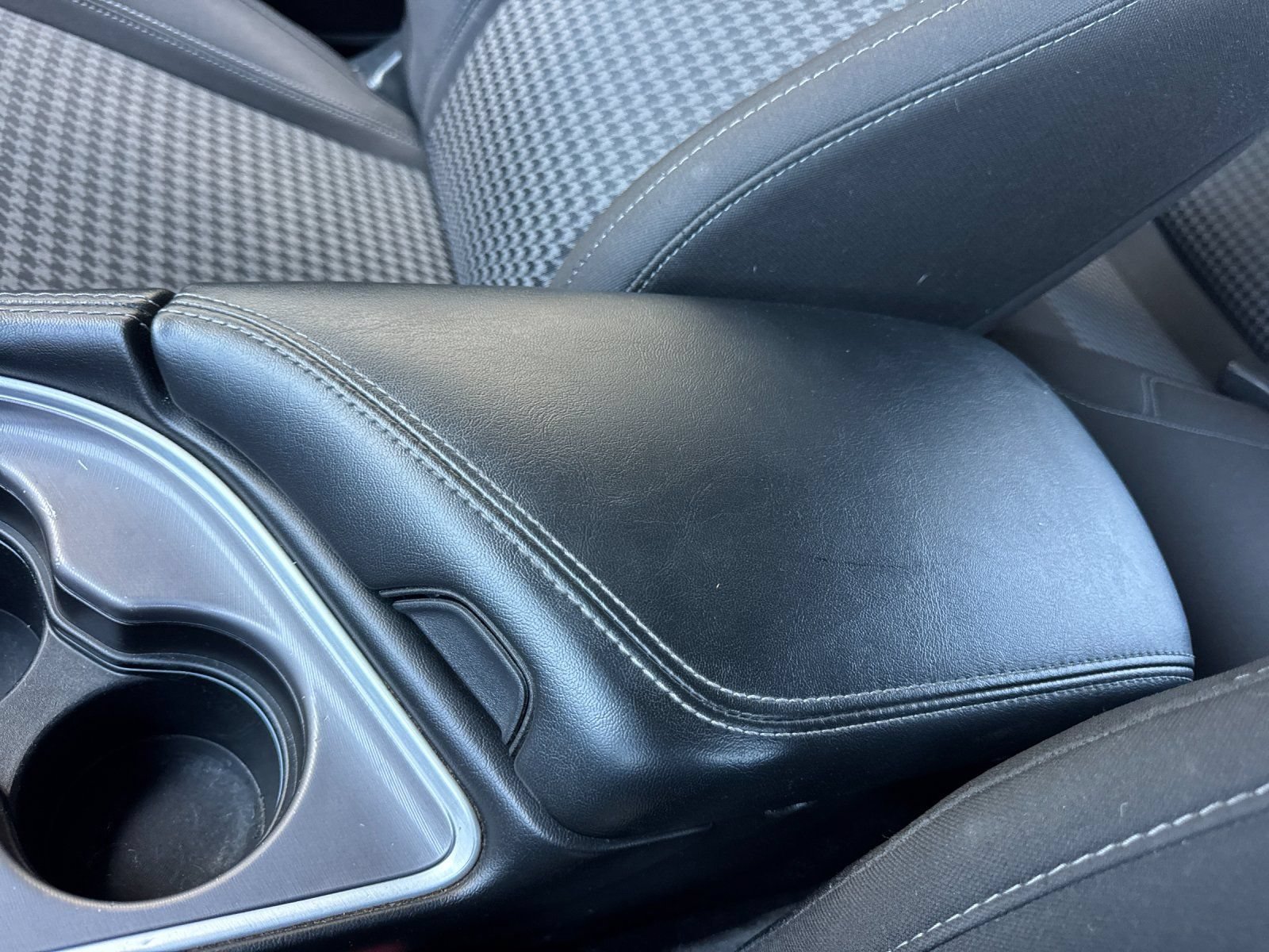 Used 2022 Dodge Challenger SXT RWD image 23
