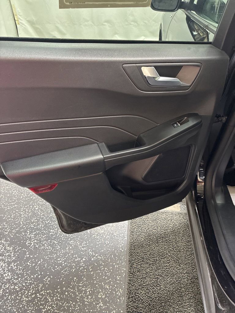 Used 2025 Ford Escape ST-Line AWD/4WD image 25