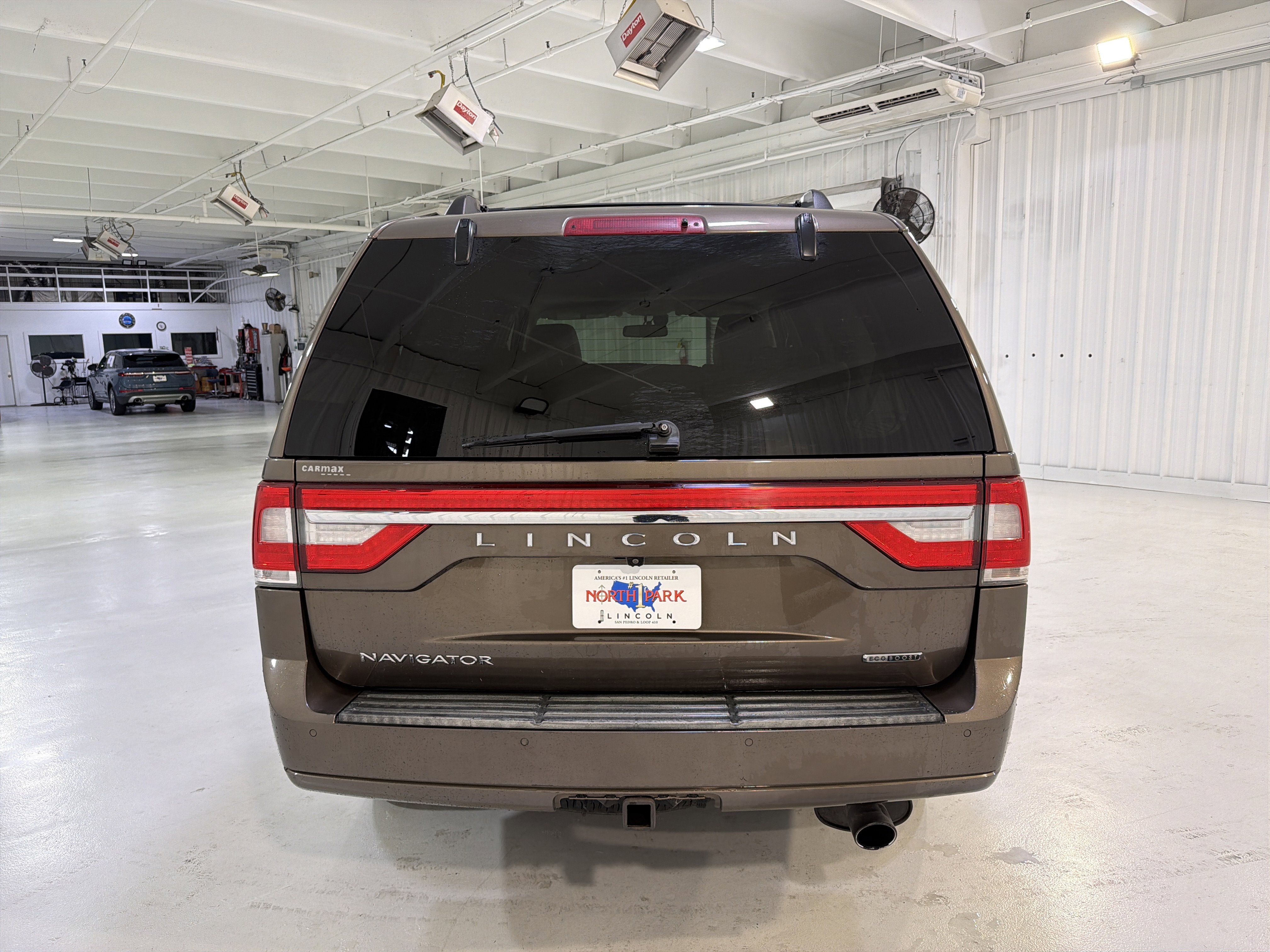 Used 2015 Lincoln Navigator 2WD image 4