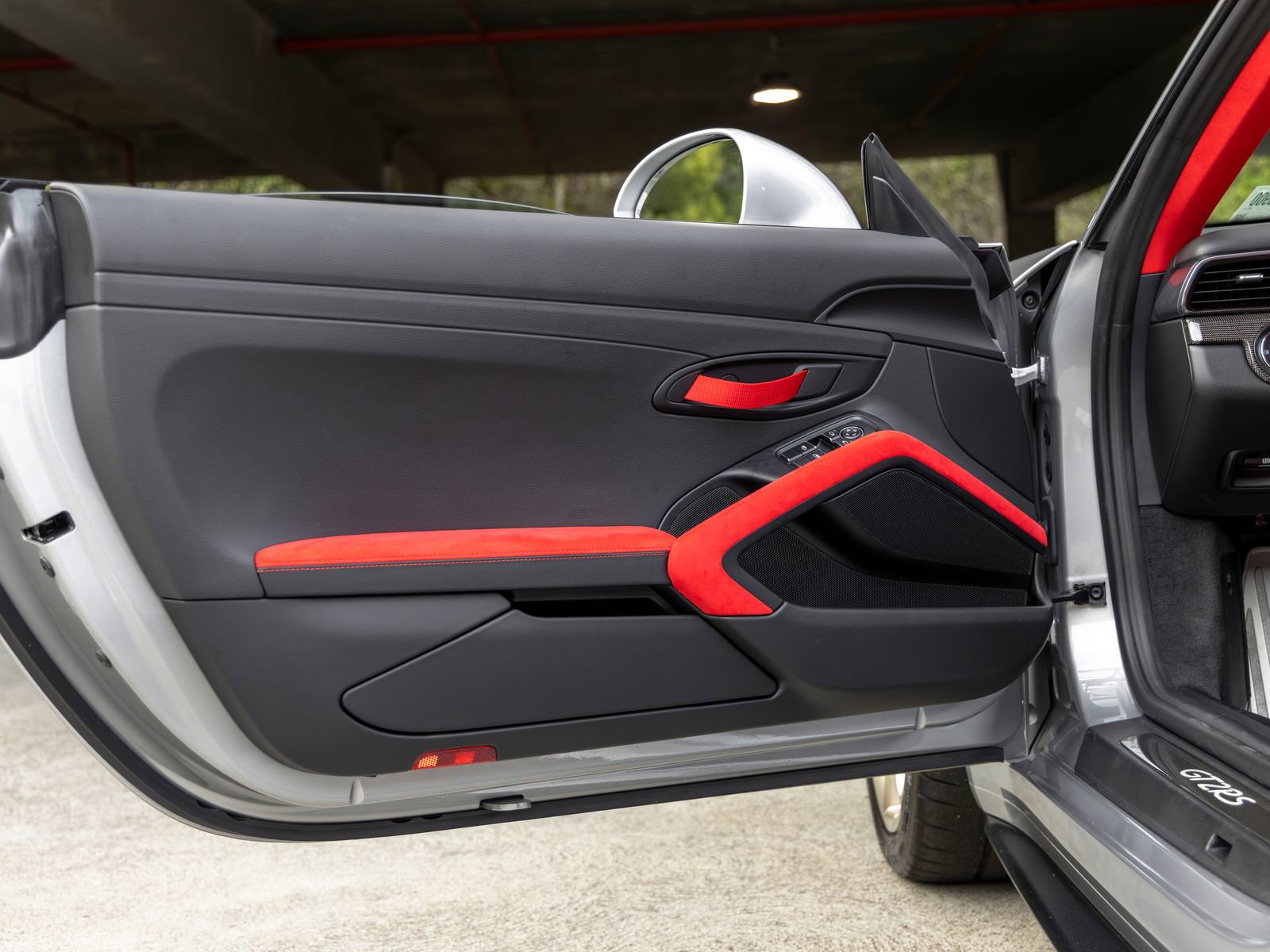 Certified 2018 Porsche 911 GT2 RS RWD image 30